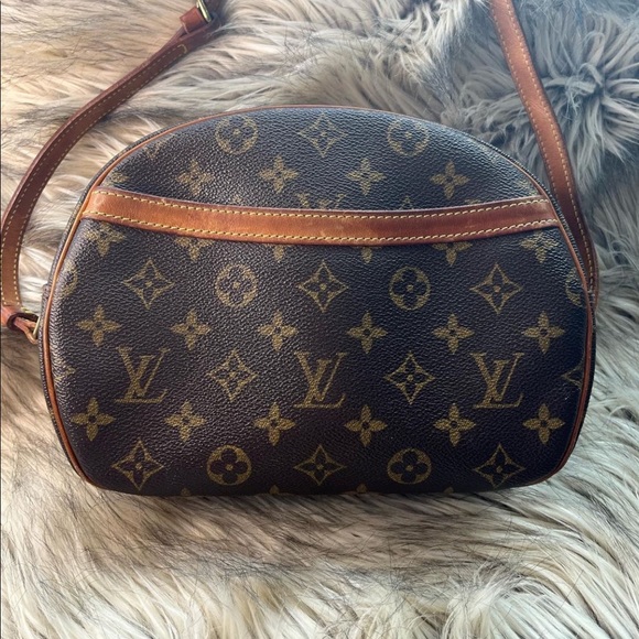 ‼️SOLD‼️ 💯 Authentic Louis Vuitton Blois Crossbody Bag - Picture 3 of 14